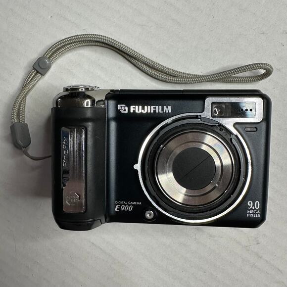 Fujifilm FinePix E900 Digital Camera 9MP 4x Zoom Works Tested Sm Cosmetic Flaw - Picture 1 of 11